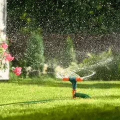 Jakie ciśnienie wody do zraszaczy zapewnia najlepsze nawadnianie?