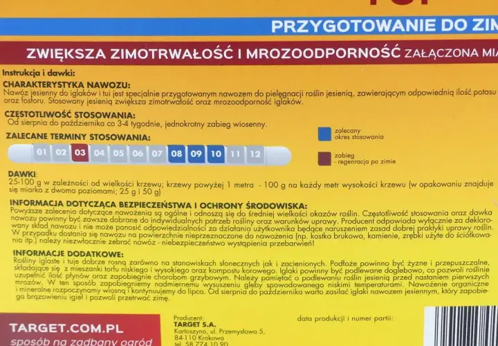 Jesienne nawożenie tui i iglaków zwiększa ich zimotrwałość. Opakowanie zawiera nawóz do pielęgnacji roślin jesienią.