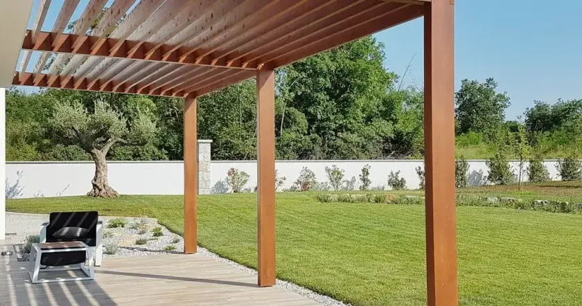 Ile kosztuje pergola tarasowa? Poznaj ceny i ukryte koszty