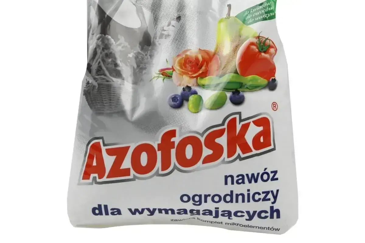 Azofoska to nawóz ogrodniczy dla wymagających roślin, idealny do kwiatów, owoców i warzyw. Nie stosuj go do roślin wrażliwych na składniki odżywcze.